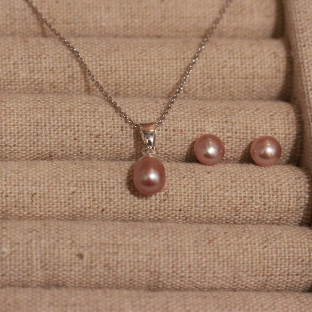 Pearl Necklace and Earrings - Picture 2 of 3